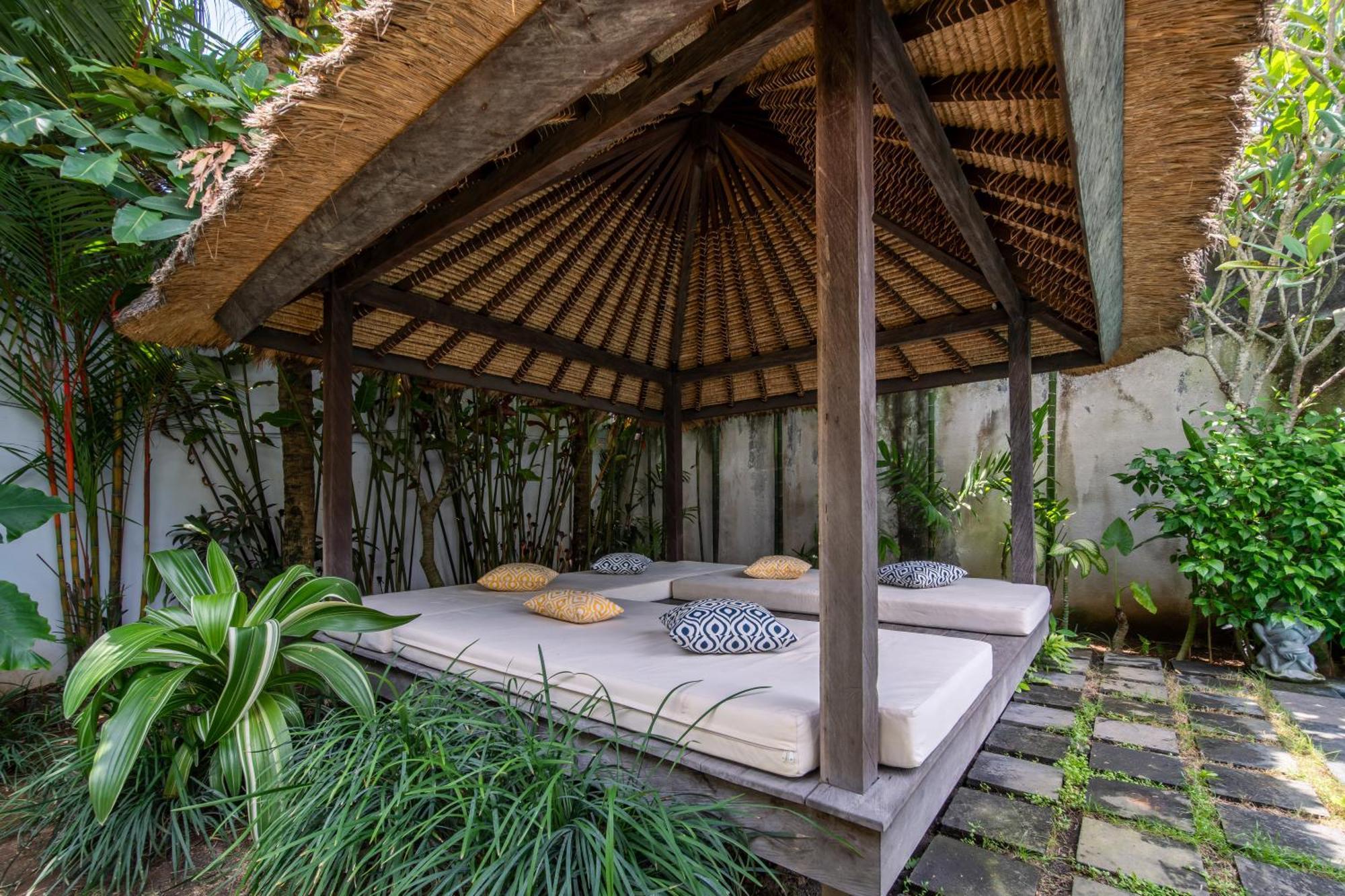 Villa Nikaia By Villa Finder Seminyak  Bagian luar foto